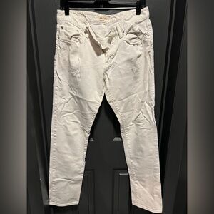 GAP skinny jeans in white size 30x32.  Some belt marks on waist but overall 👍🏻‍